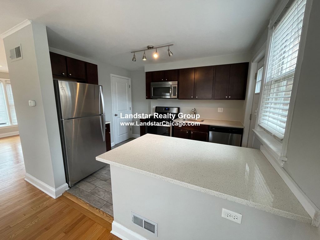 5640 W Carmen Ave, Chicago, IL 60630