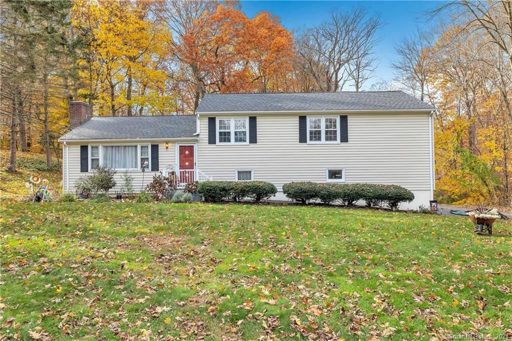 87 Pemberton Dr, Trumbull, CT 06611