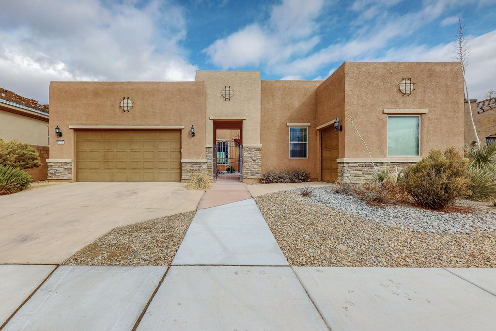 9223 Del Webb Ln NW, Albuquerque, NM 87120