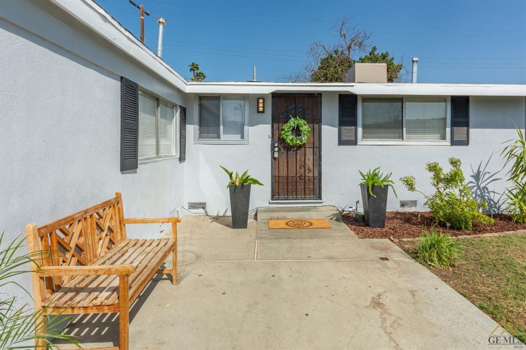 22 N Stine Rd, Bakersfield, CA 93309
