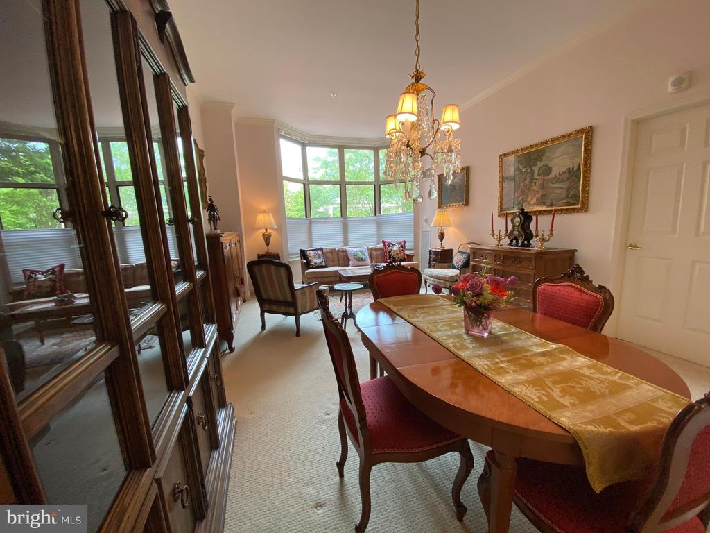 9707 Old Georgetown Rd #1105, Bethesda, MD 20814