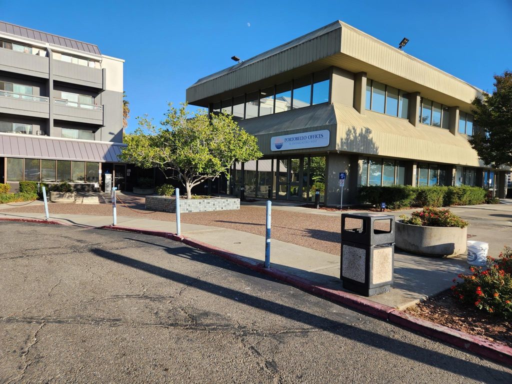 7 Embarcadero W, Oakland, CA 94607