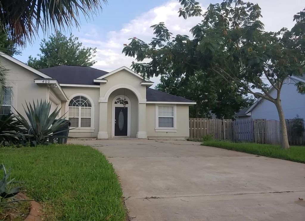 400 Hallowes Dr S, Saint Marys, GA 31558