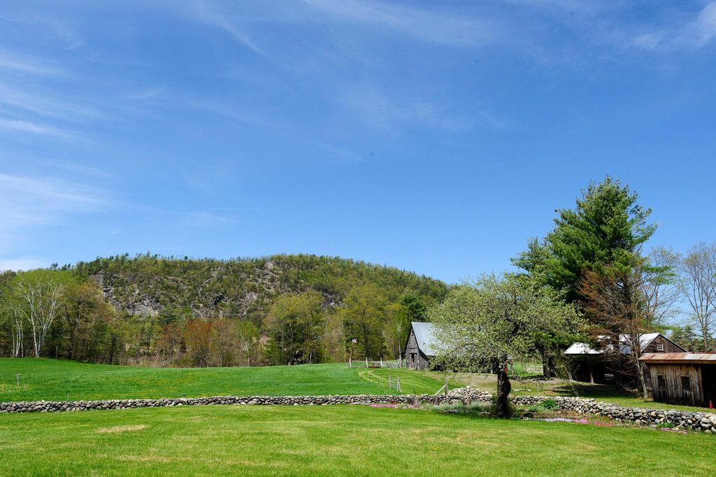 837 French Pond Rd A, North Haverhill, NH 03774 1 Bed, 1 Bath