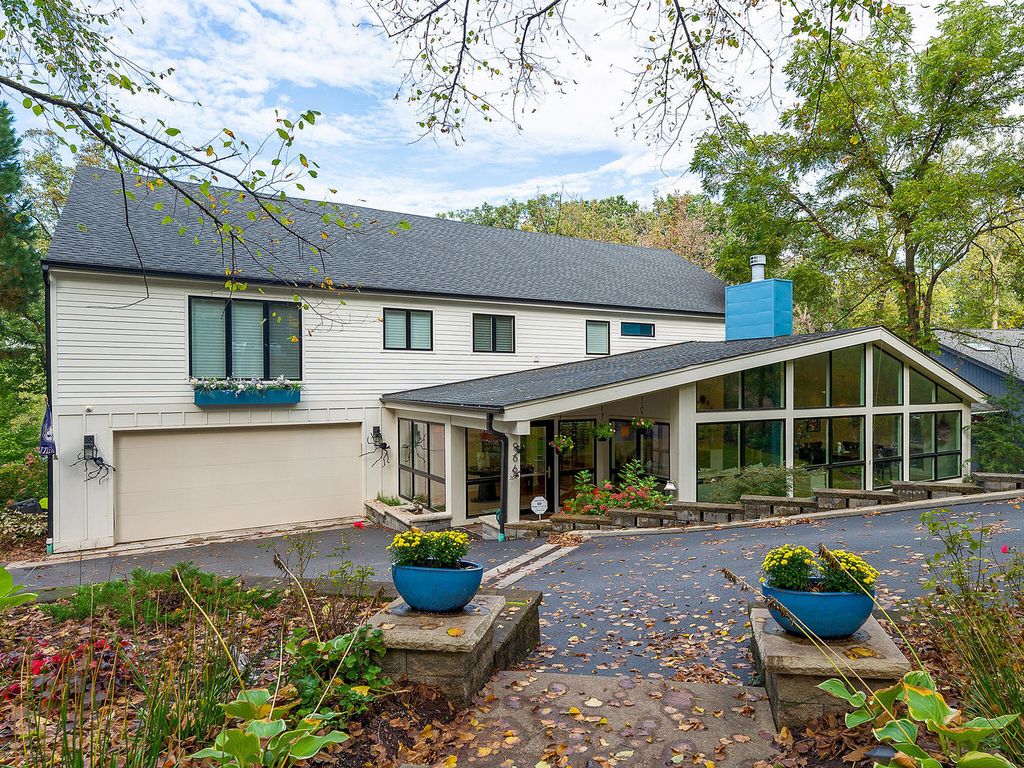 966 Crescent Blvd, Glen Ellyn, IL 60137