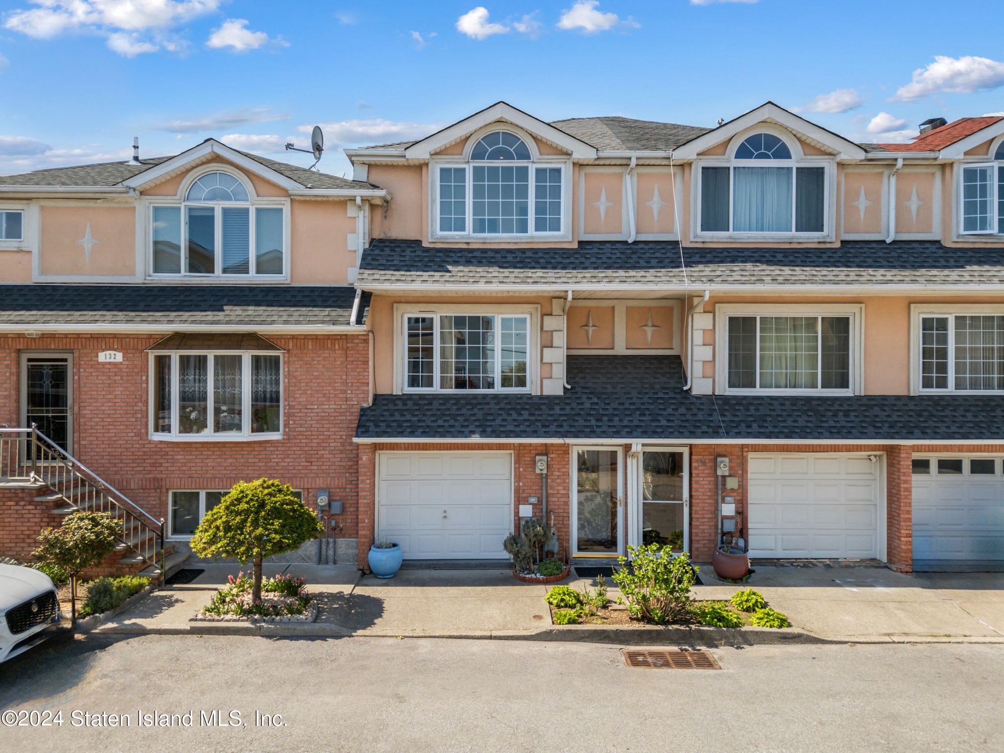 134 Alex Cir, Staten Island, NY 10305 MLS 2402133 Trulia