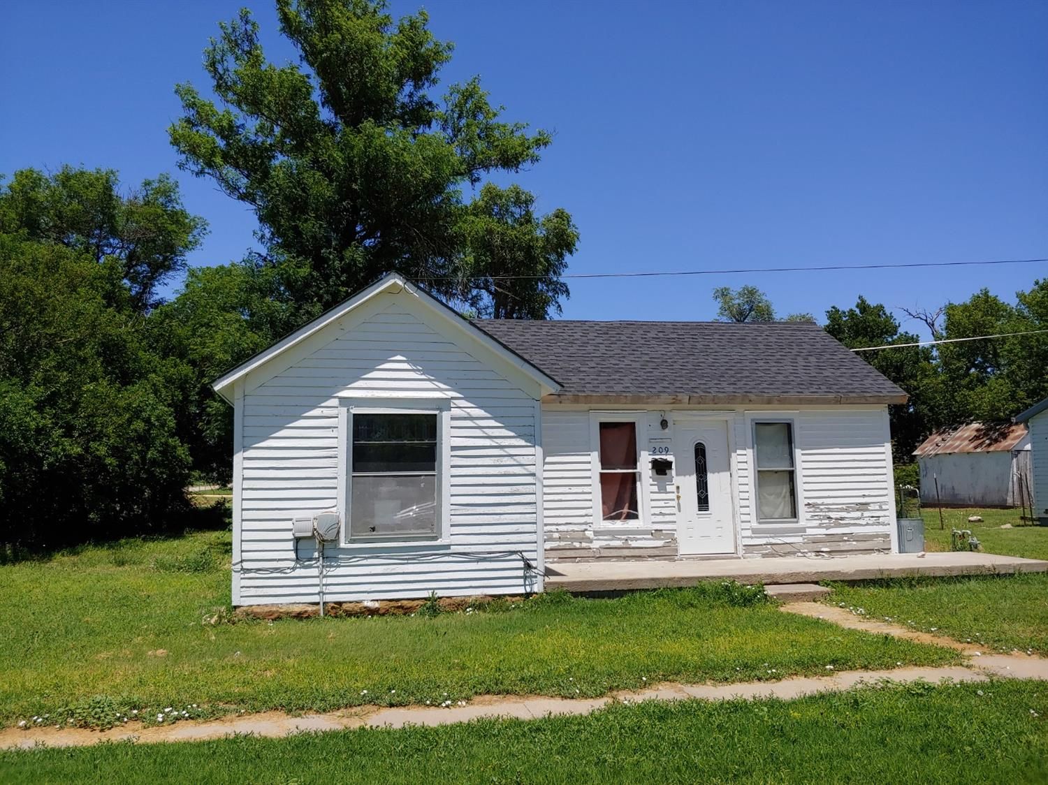 209 E 13th St, Russell, KS 67665 Trulia