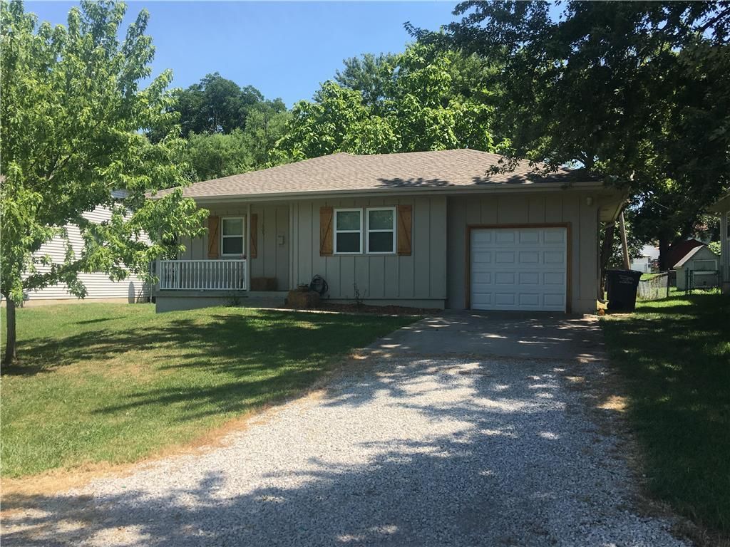 805 Butler Ter, Harrisonville, MO 2 Bed, 1 Bath SingleFamily Home