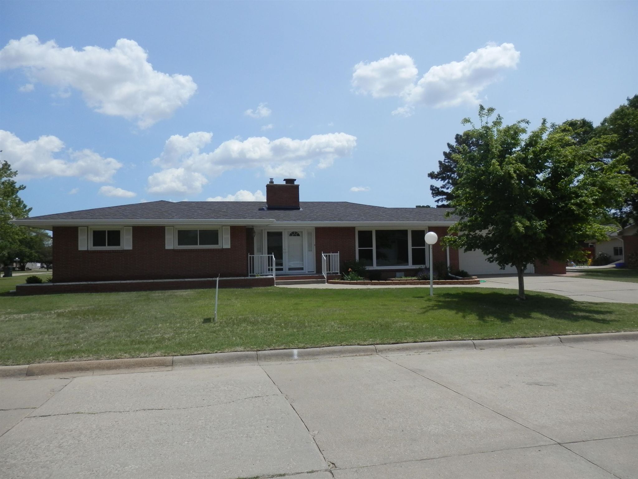 331 N Ash St, Russell, KS 67665 Trulia