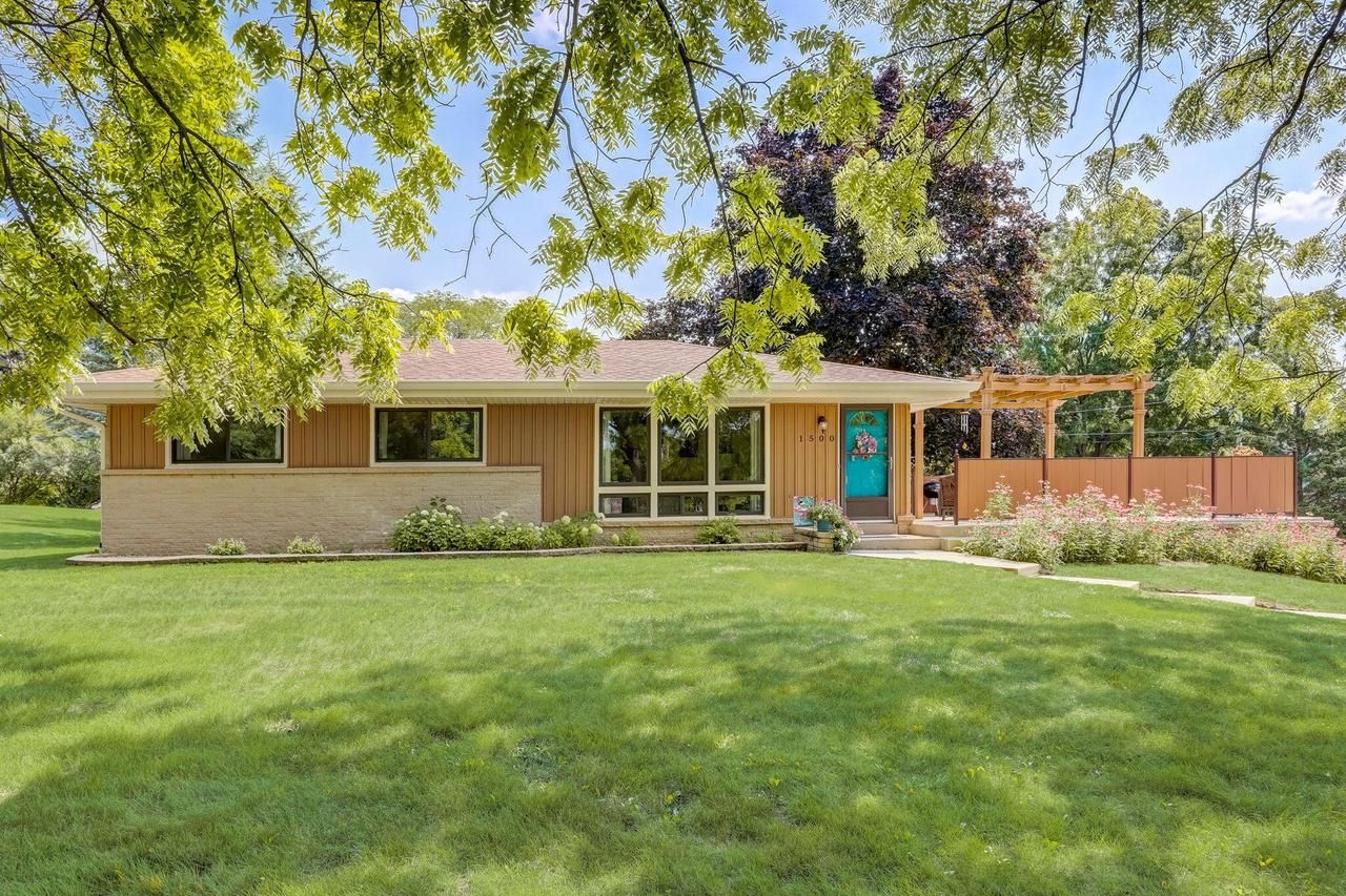 1500 South Green Hill ROAD, New Berlin, WI 53146 Trulia