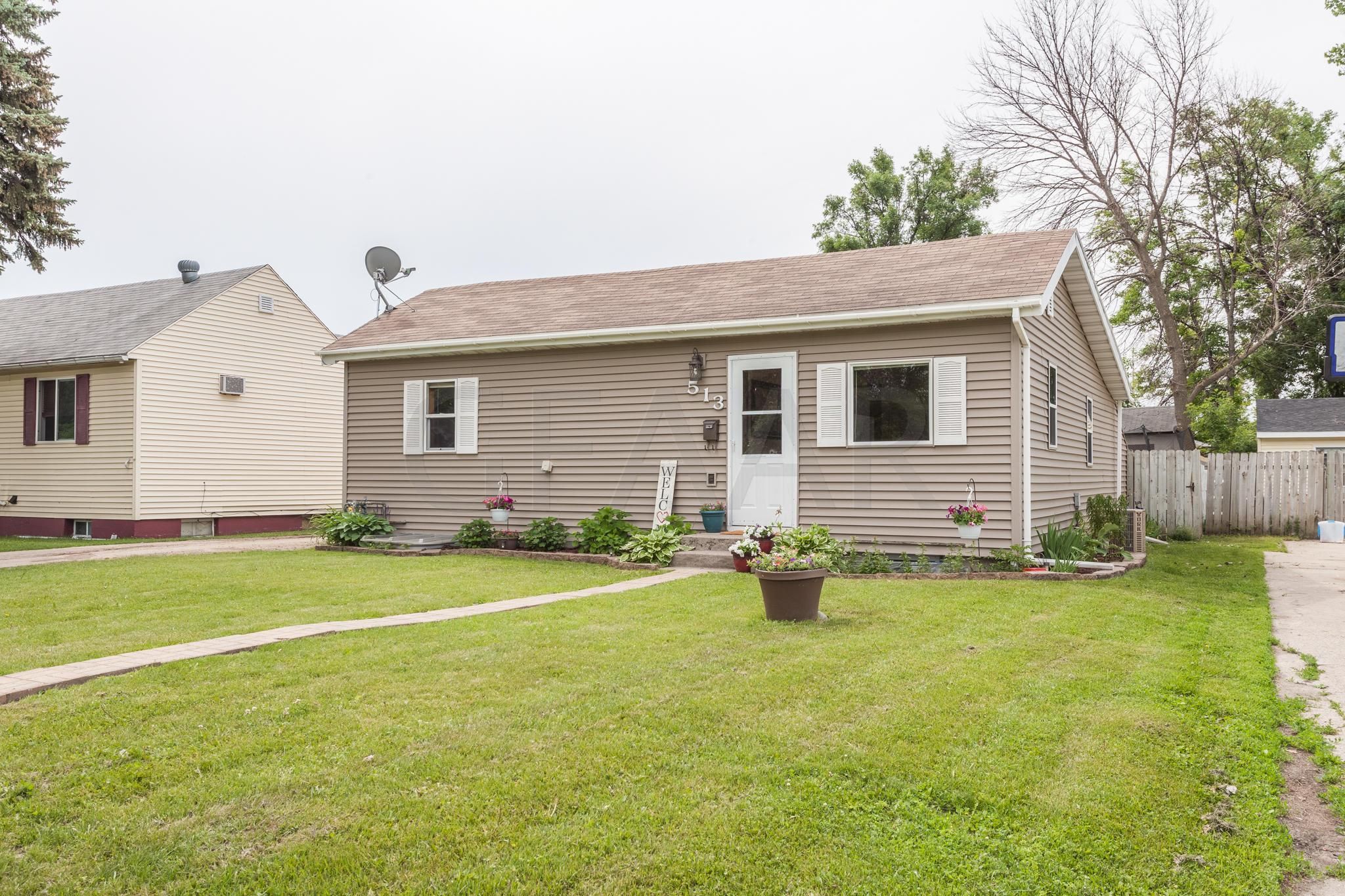 513 11th St NW, East Grand Forks, MN 56721 Trulia