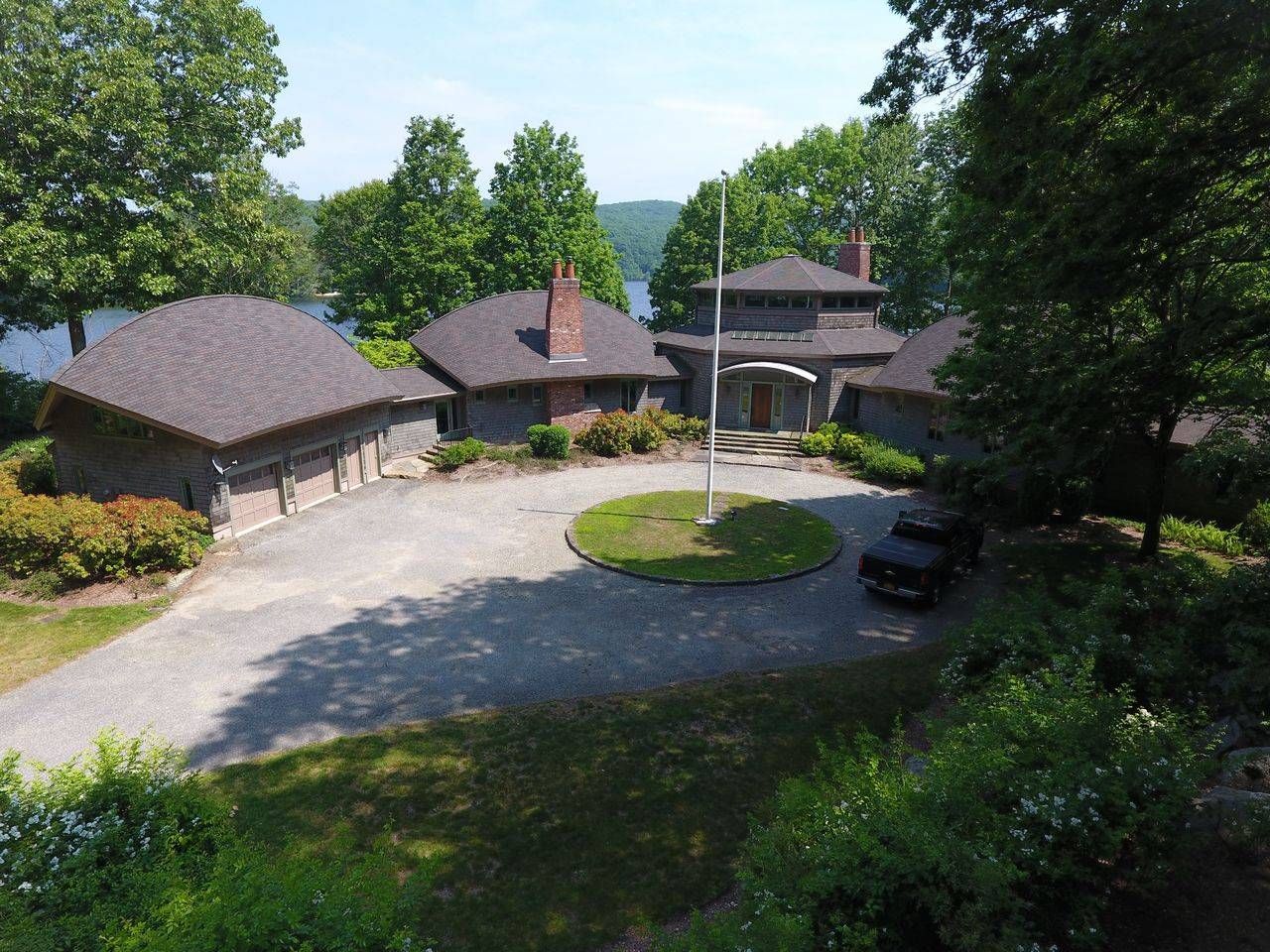 9 Sterlington Rd, Sloatsburg, NY 3 Bed, 5 Bath SingleFamily Home