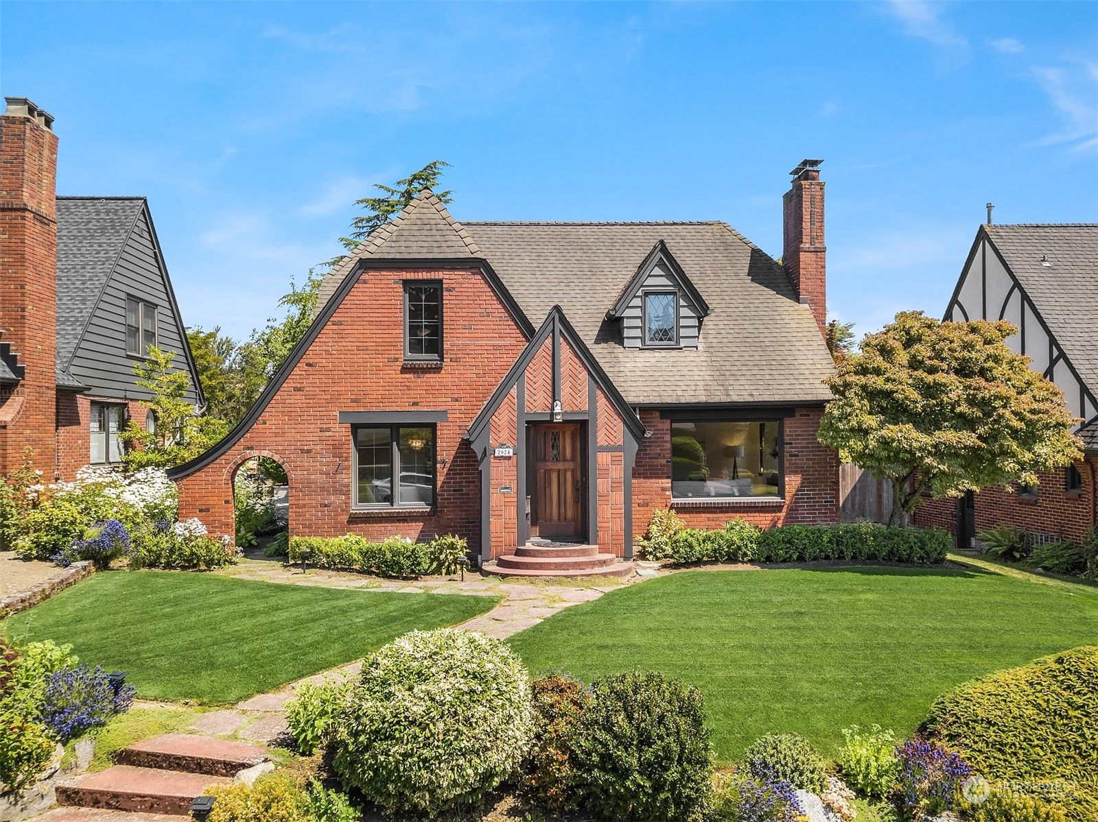 2024 36th Avenue W, Seattle, WA 98199 Trulia(01)