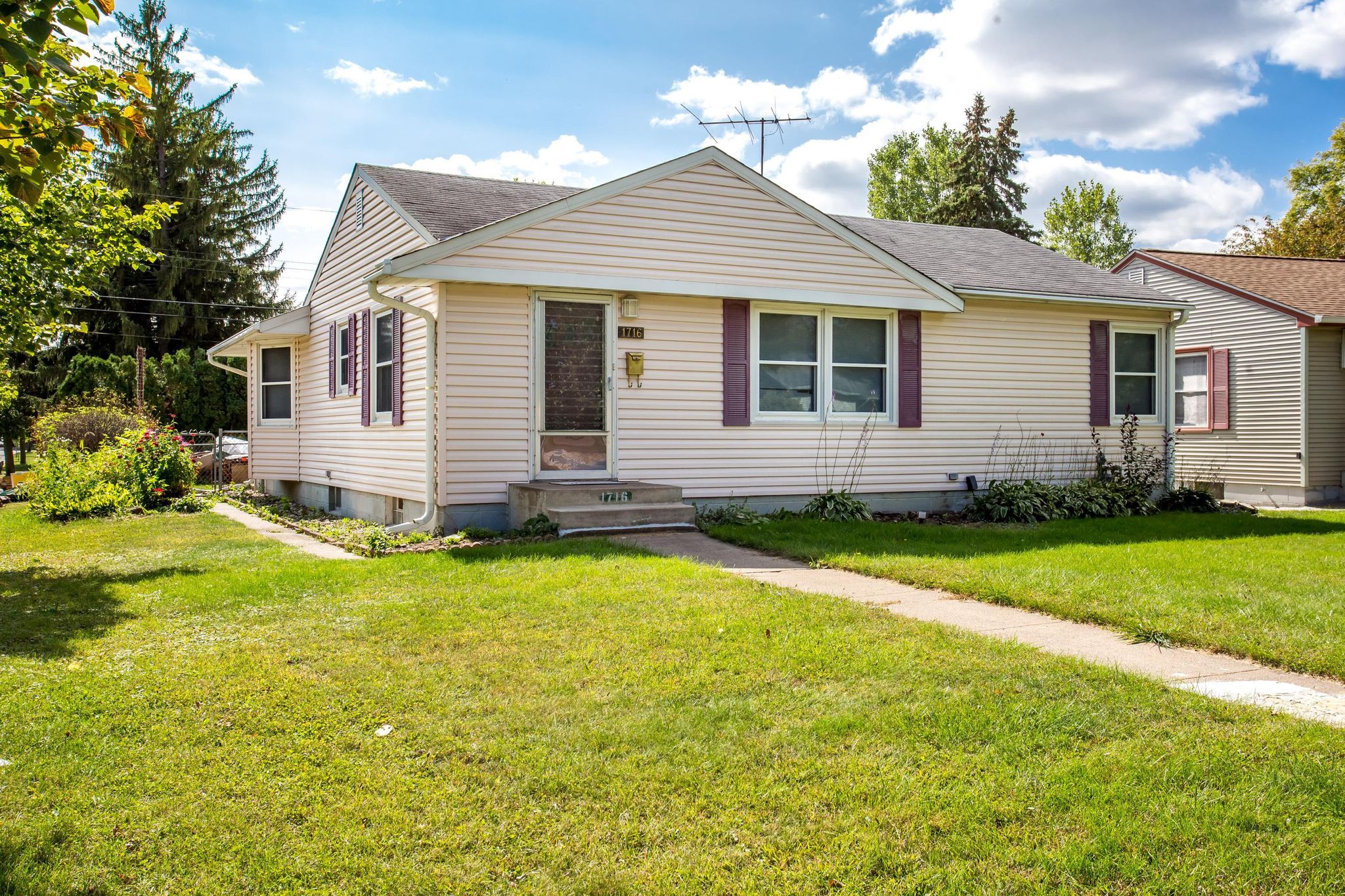 1716 Iowa Ave E, Saint Paul, MN 55106 Trulia