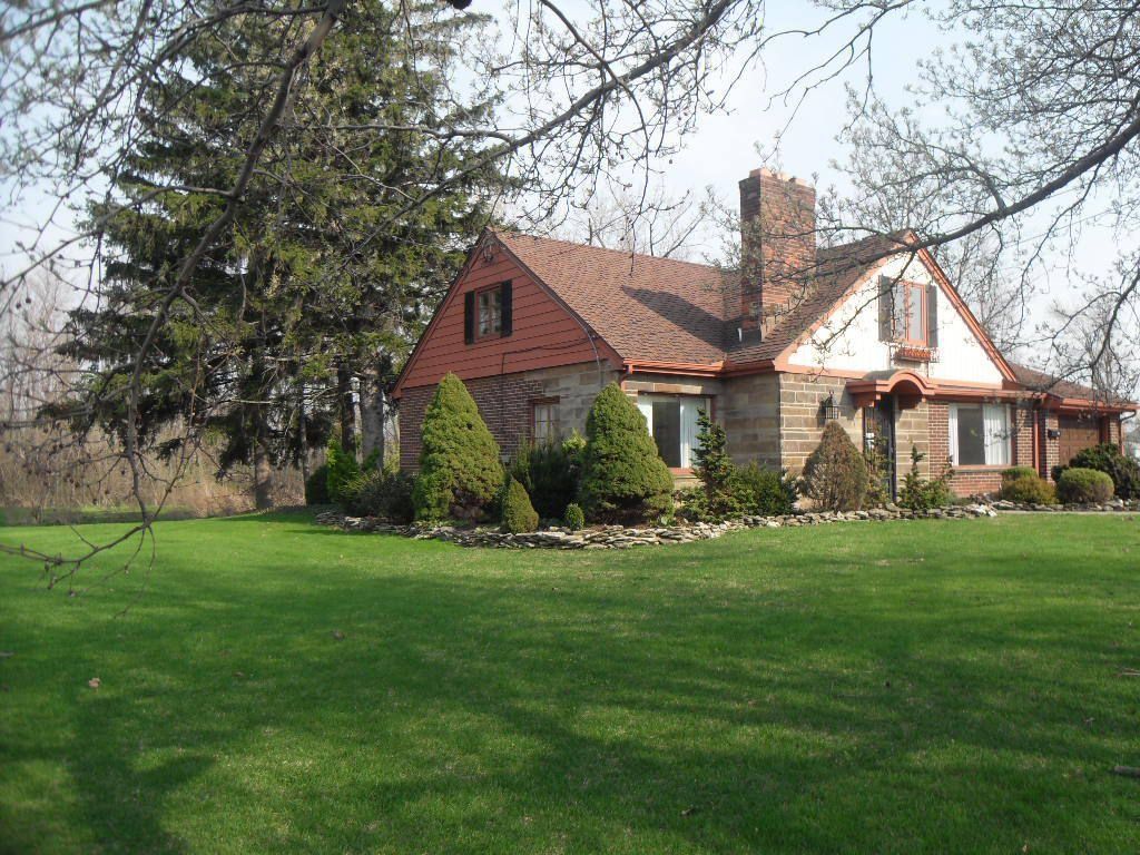 251 Pine Ridge Rd, Cheektowaga, NY 14225 - See Est. Value, Schools & More