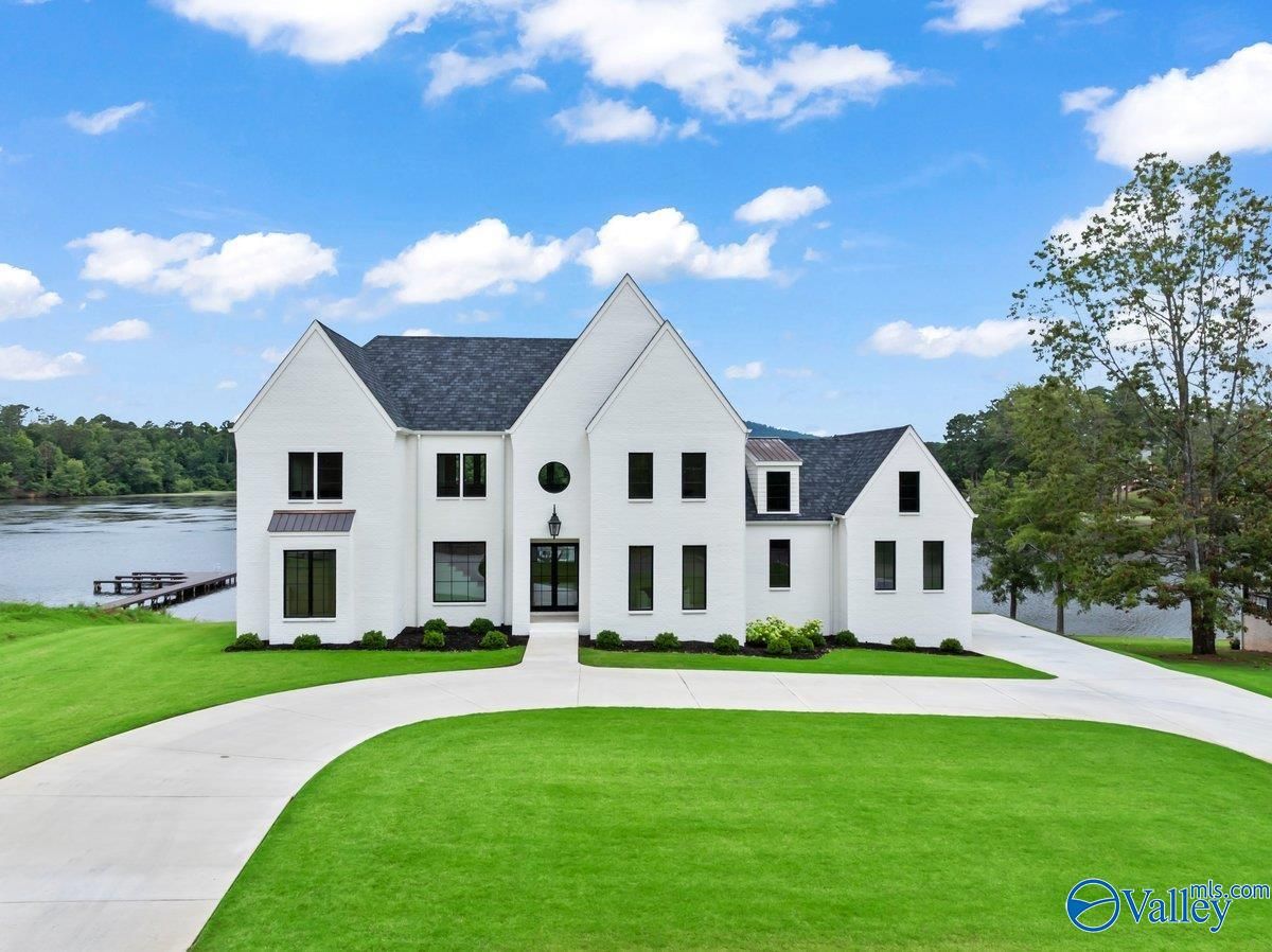 805 Goosepond Island Dr, Scottsboro, AL 35769 SingleFamily Home for