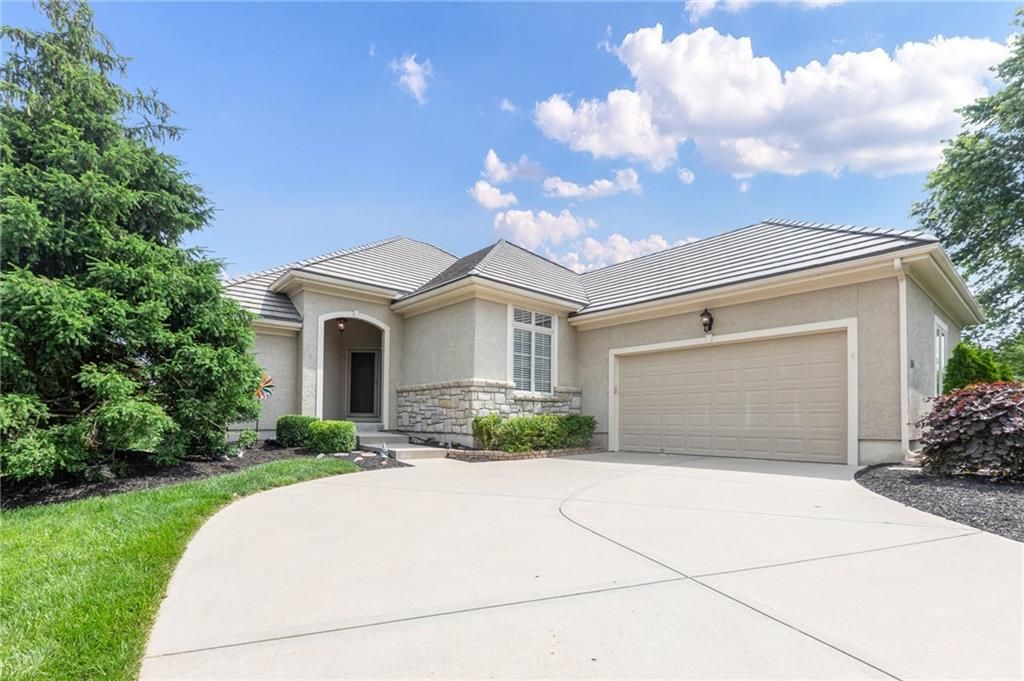 9946 Fountain Cir, Lenexa, KS 66220 SingleFamily Home for Sale MLS