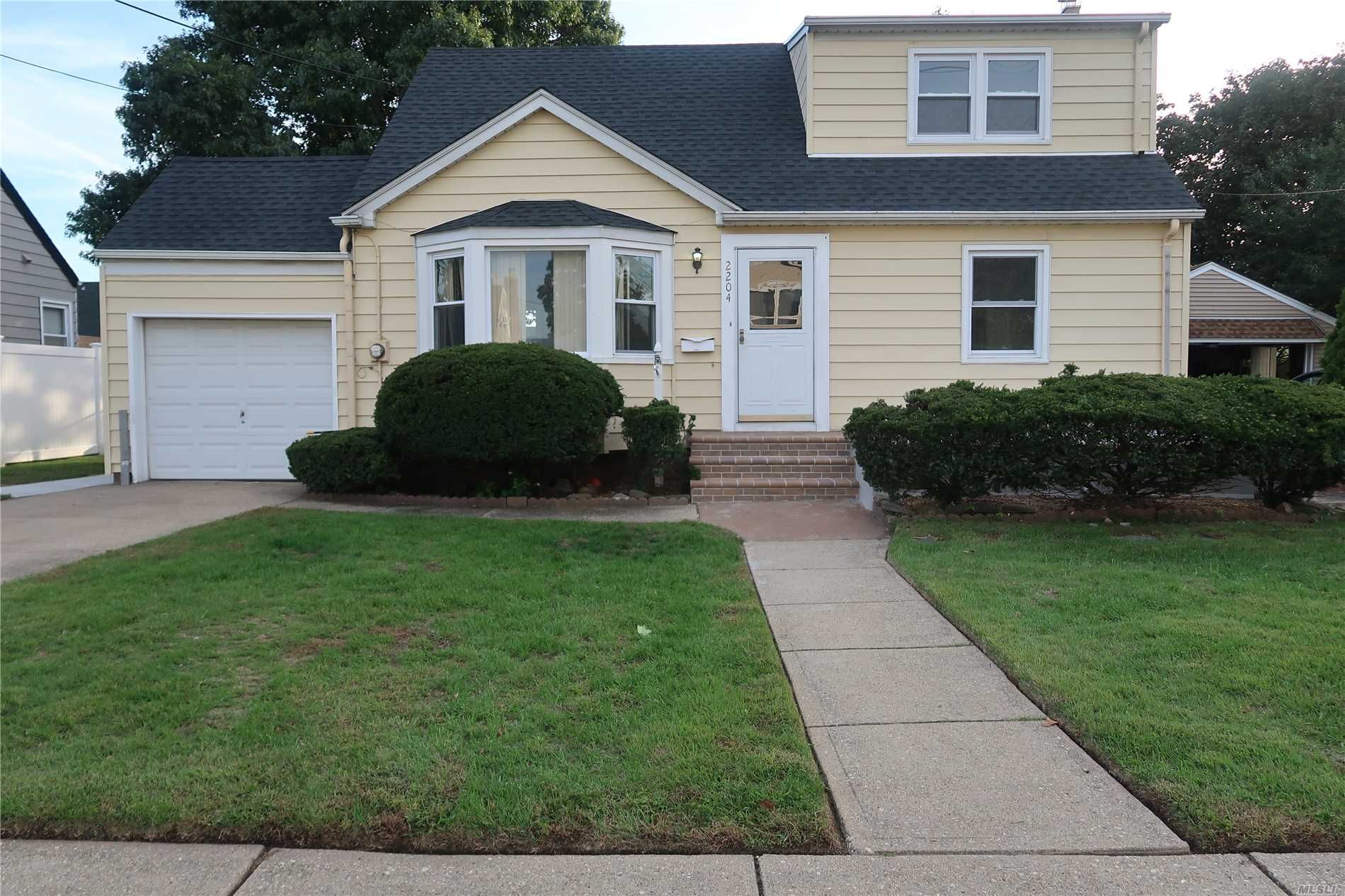 2204 6th St, East Meadow, NY 11554 Trulia
