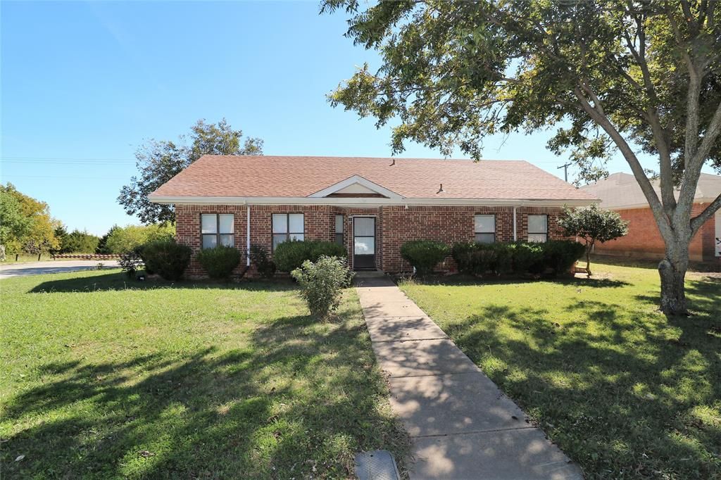 624 Fort Worth St, Mansfield, TX - 3 Bed, 2 Bath Single-Family Home ...