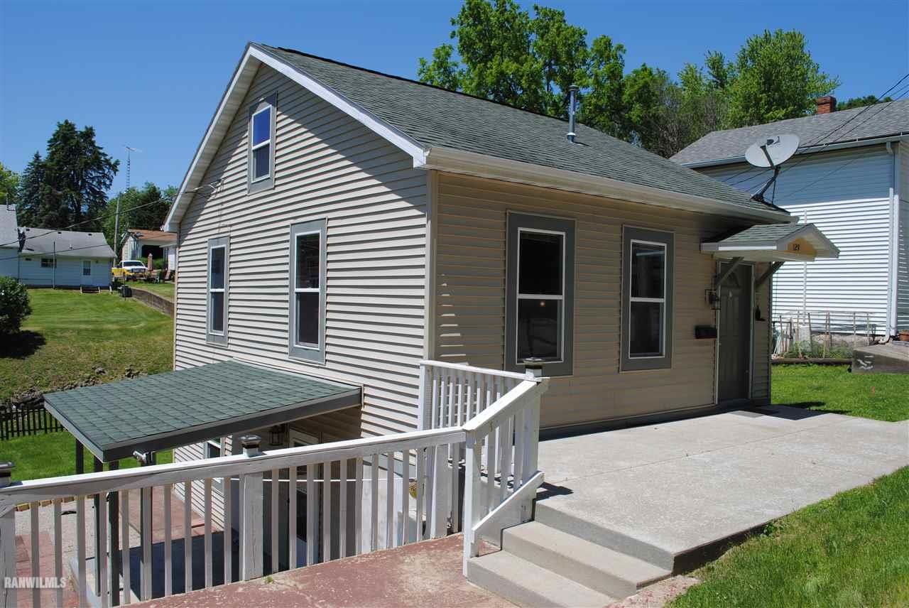 129 S West St, Galena, IL 61036 - See Est. Value, Schools & More