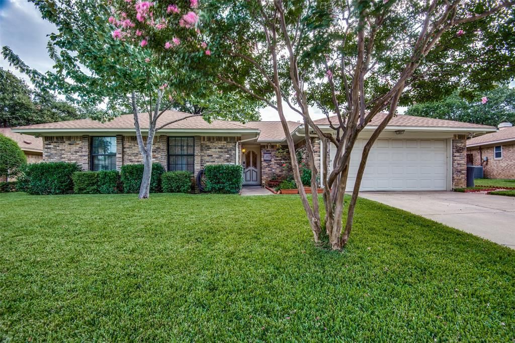 301 Post Oak Dr, Grand Prairie, TX 3 Bed, 2 Bath SingleFamily Home