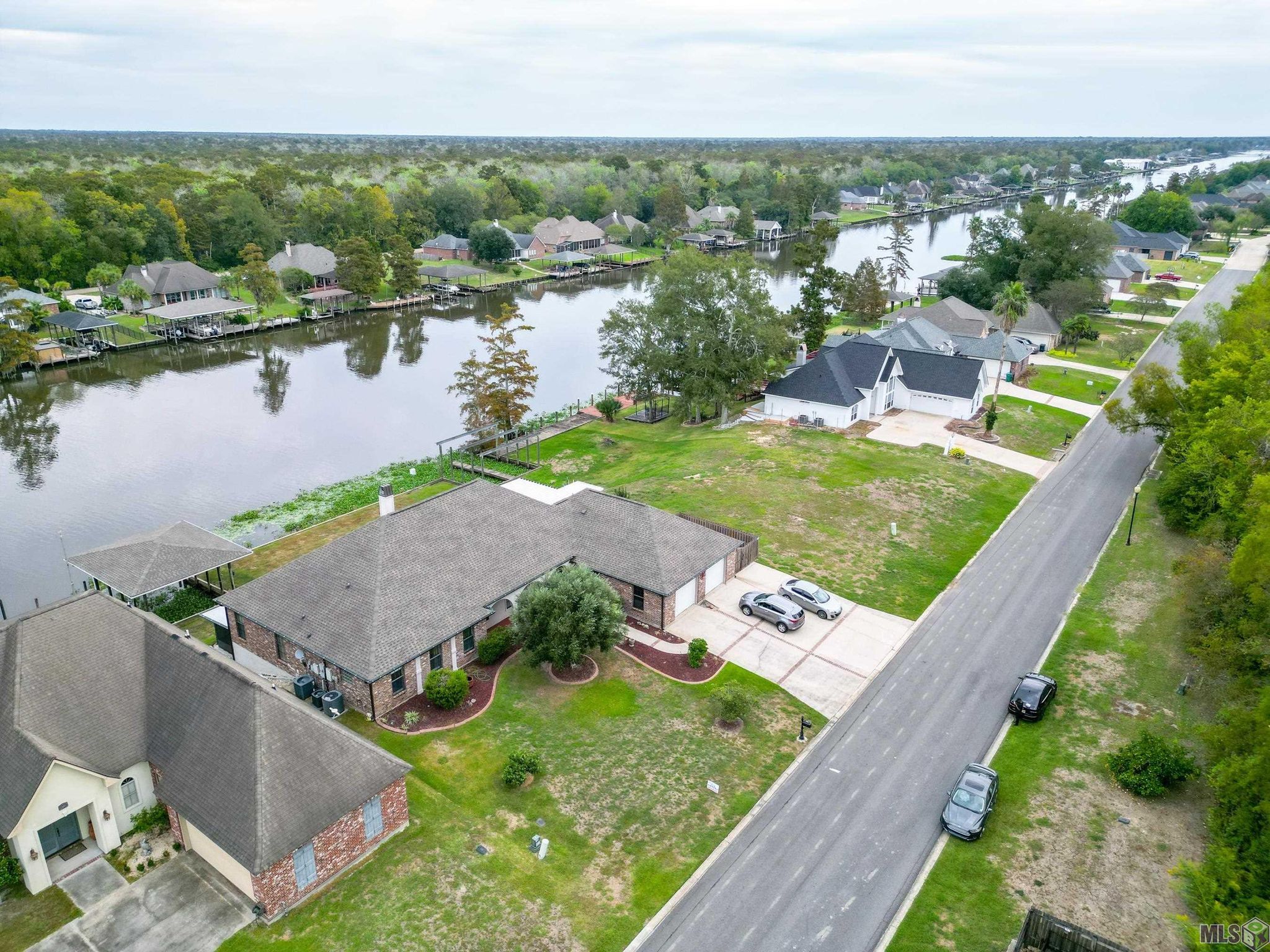 11982 River Highlands Dr, Saint Amant, LA 70774 MLS 2024002958 Trulia