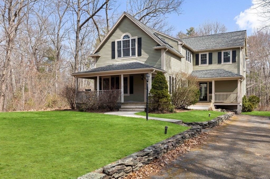 93 Richardson Ave, Attleboro, MA 02703 See Est. Value, Schools & More