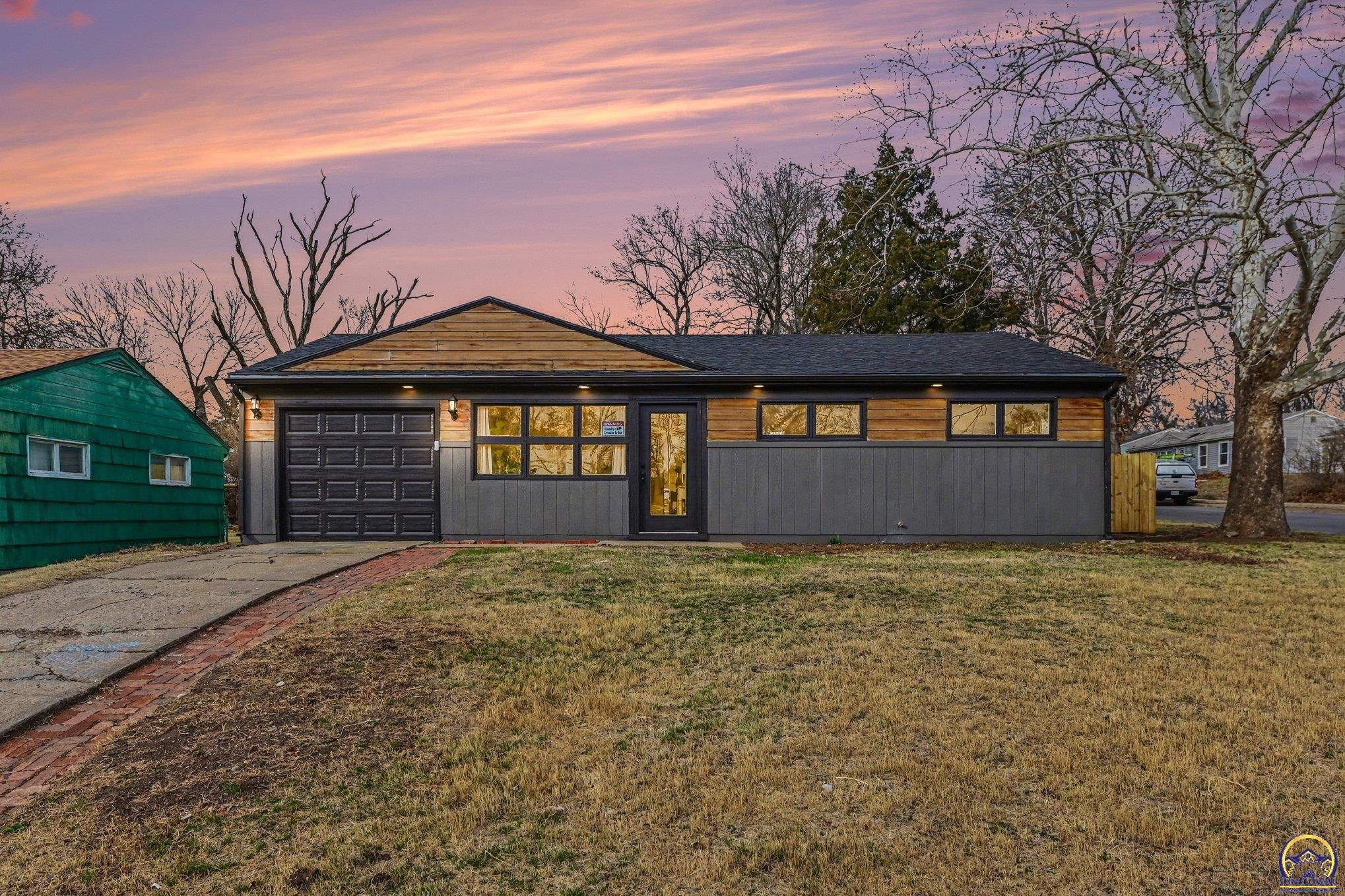 524 SE 33rd Ter, Topeka, KS 66605 - See Est. Value, Schools & More