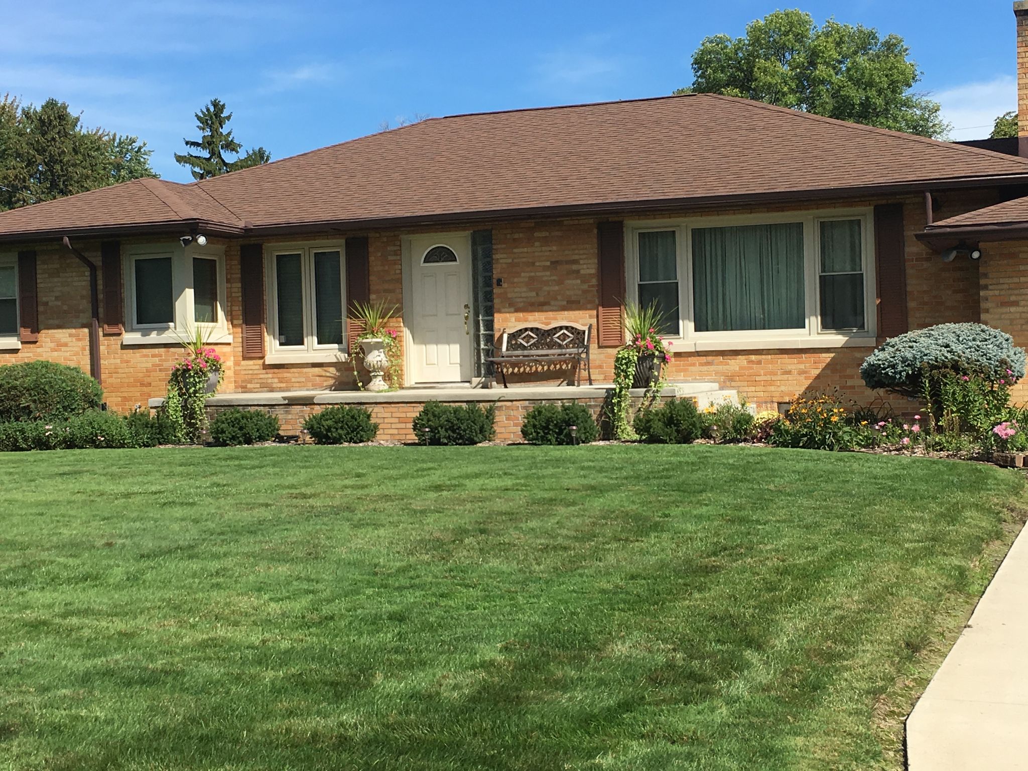 201 Lagoon Beach Dr, Bay City, MI 3 Bed, 3 Bath SingleFamily Home