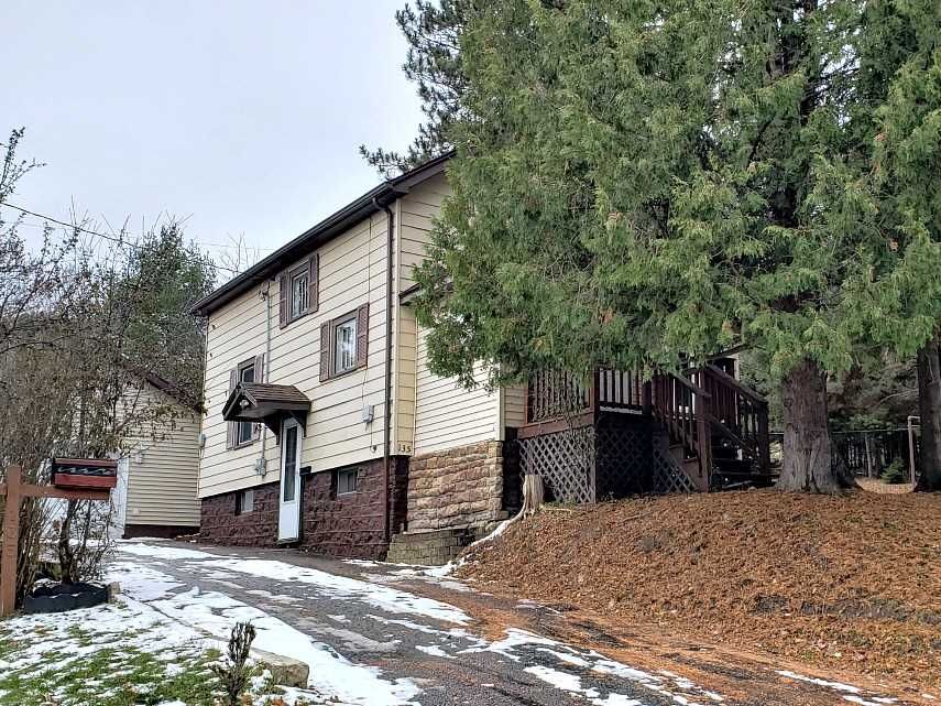 135 W Grant St, Iron Mountain, MI 2 Bed, 1 Bath SingleFamily Home