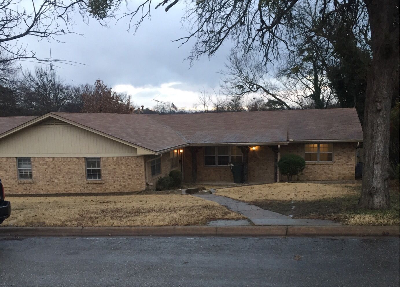 407 N Carl St, Sherman, TX 75092 3 Bed, 2 Bath Single