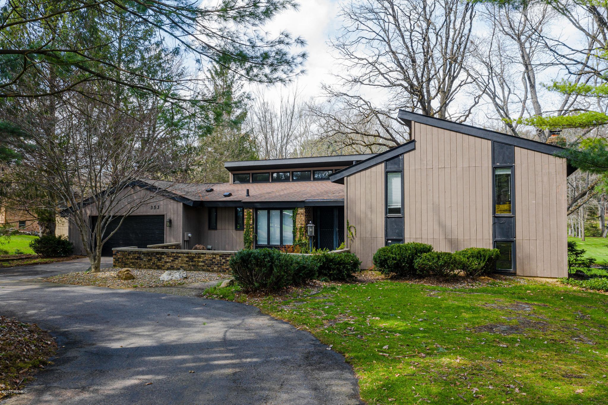 353 E Hamilton Ln, Battle Creek, MI 3 Bed, 3 Bath Single