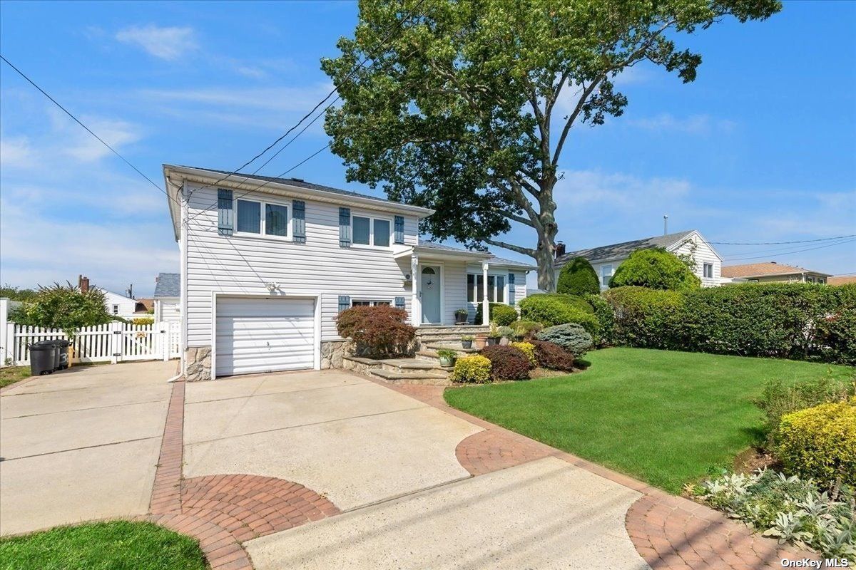 327 Unqua Road, Massapequa, NY 11758 Trulia