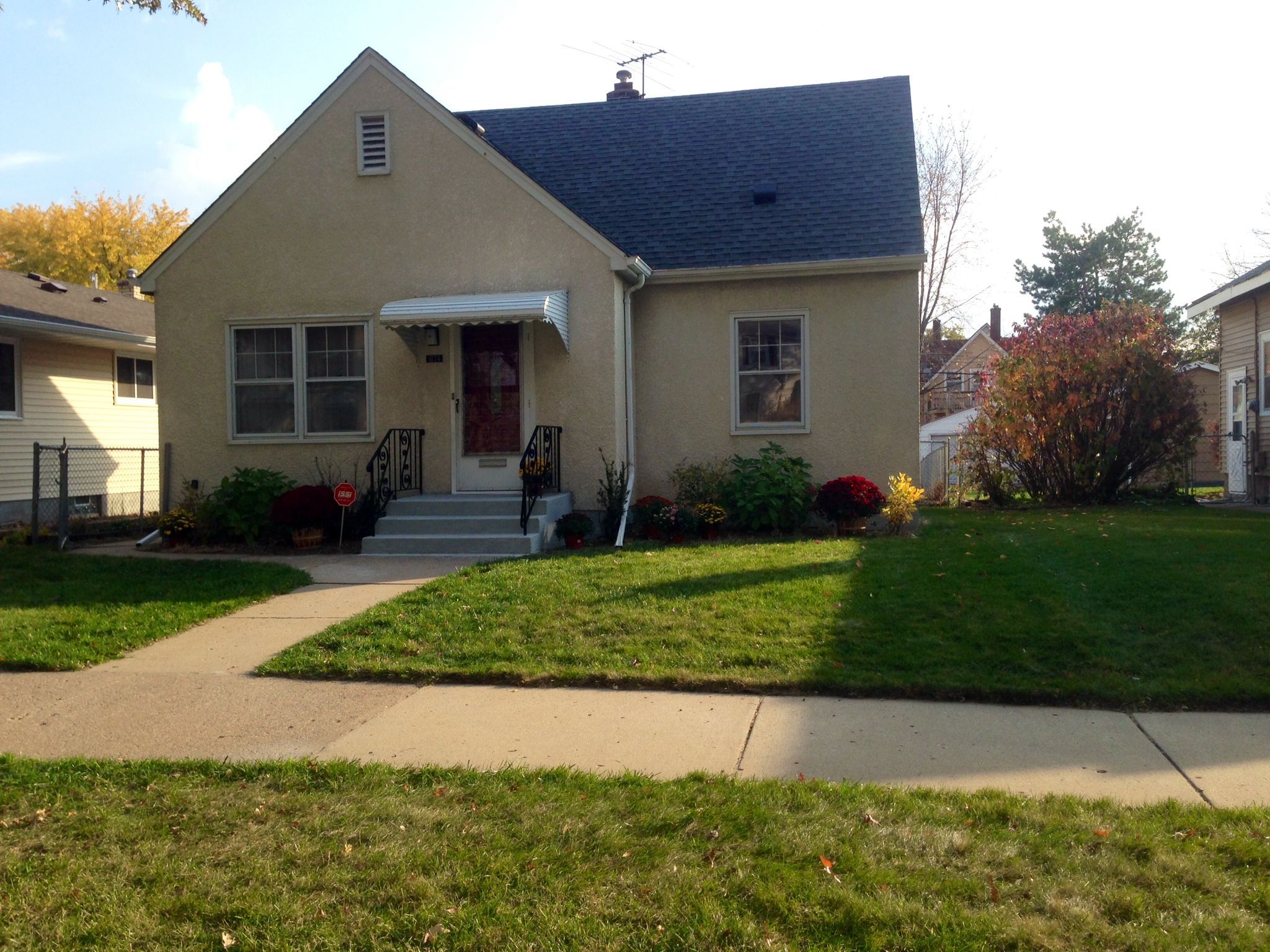 1874 Hawthorne Ave E, Saint Paul, MN 3 Bed, 1 Bath SingleFamily Home