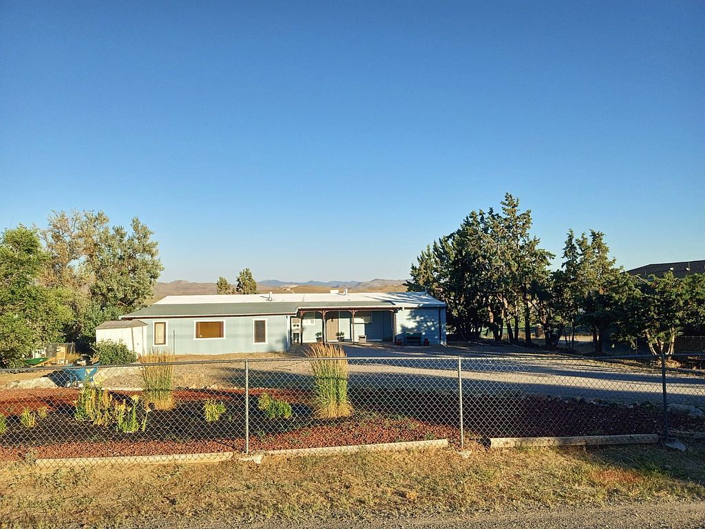 5910 Amargosa Dr, Sun Valley, NV 89433 Trulia