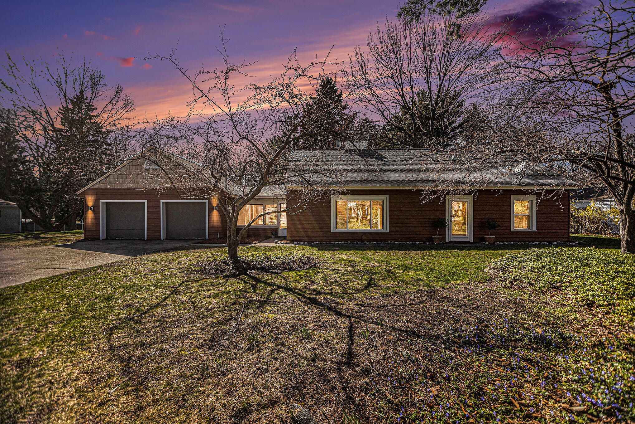 15097 Lakeshore Dr, Grand Haven, MI 49417 - See Est. Value, Schools & More