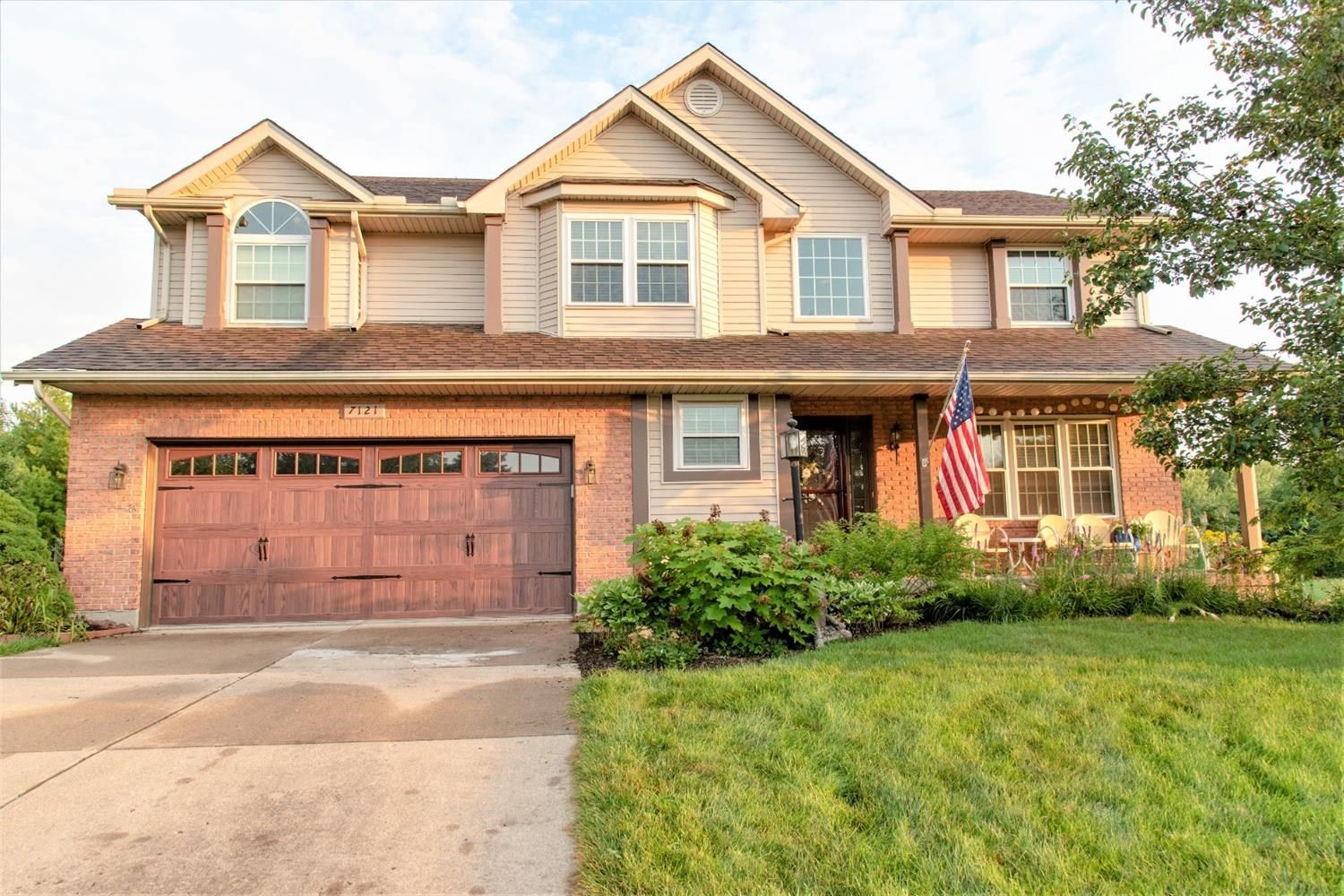 7121 Maple Creek Dr, Liberty Township, OH 4 Bed, 4 Bath SingleFamily